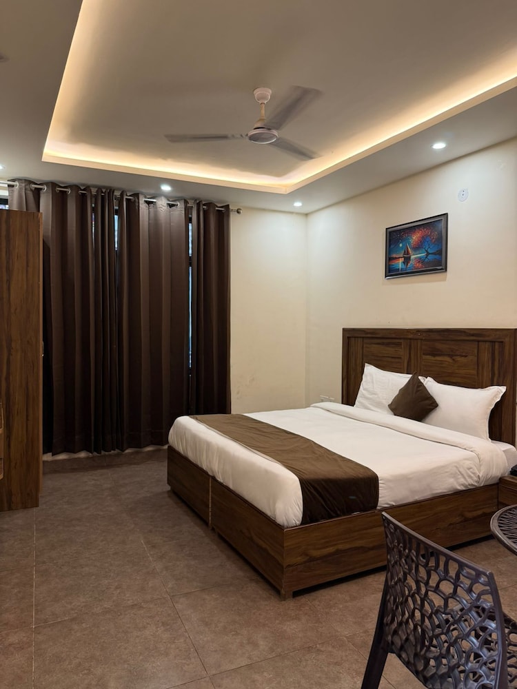 Sm Hotel - last minute hotel in Ghaziabad