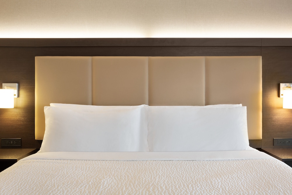 Holiday Inn Express & Suites Redding by IHG - photo 15