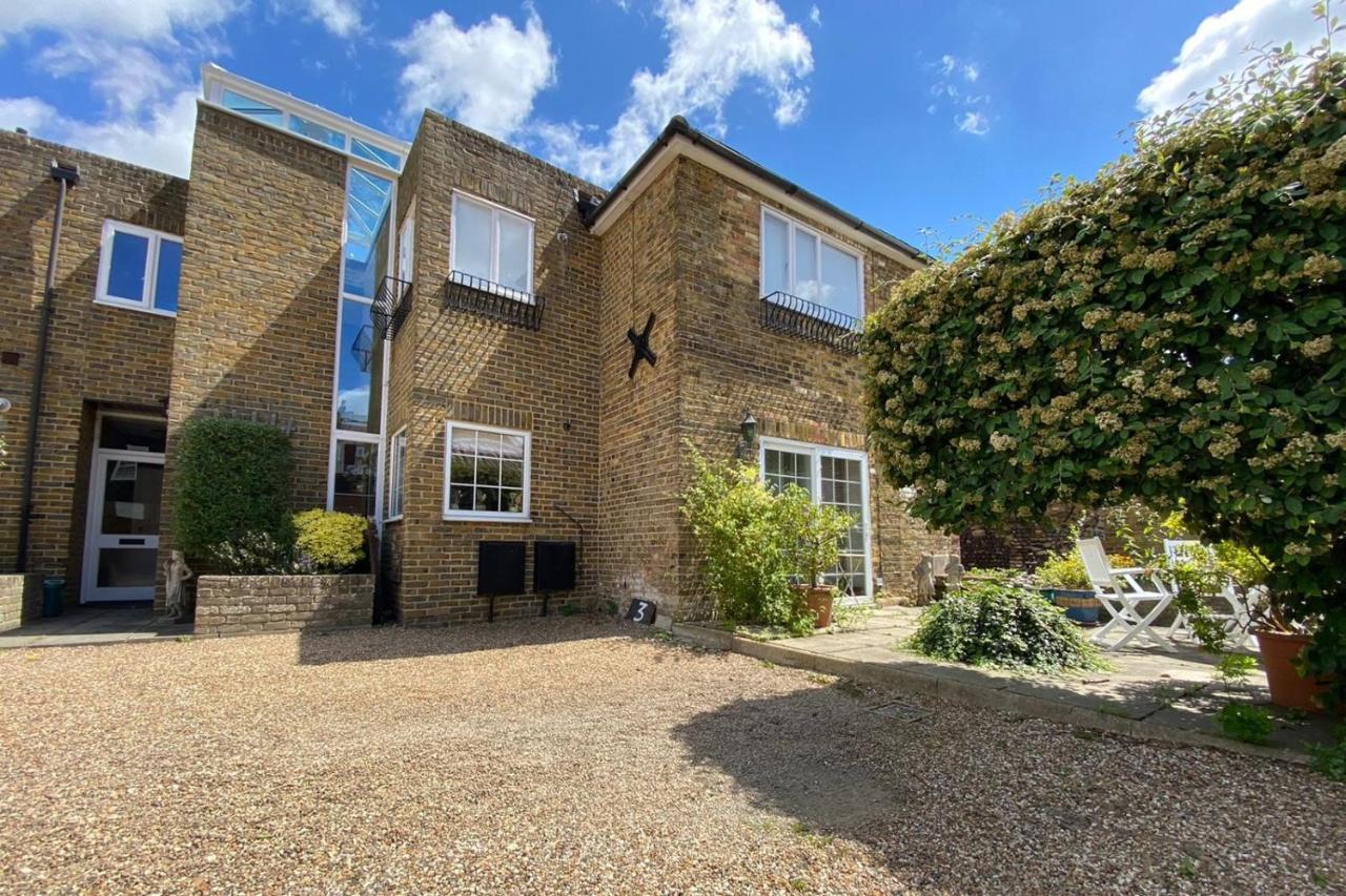 Delf Stream Close To Town with Lovely Sunny Terrace — 4-Star Luxury Hotel in Sandwich, United Kingdom