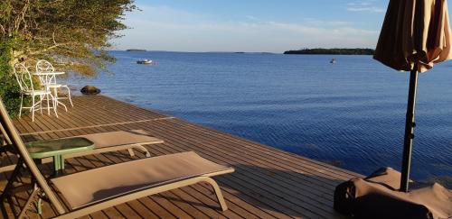 Oceanfront Garden Cottage Gateway to Attractions and Towns Private Cove Mooring — 4-Star Luxury Hotel in Chester, Canada