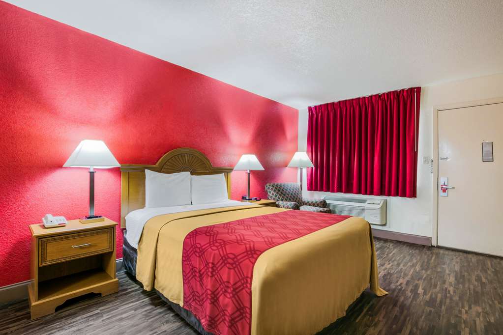 Econo Lodge & Suites Brinkley - photo 9