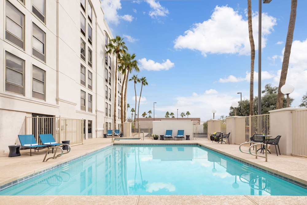 Hampton Inn Phoenix Chandler - photo 17