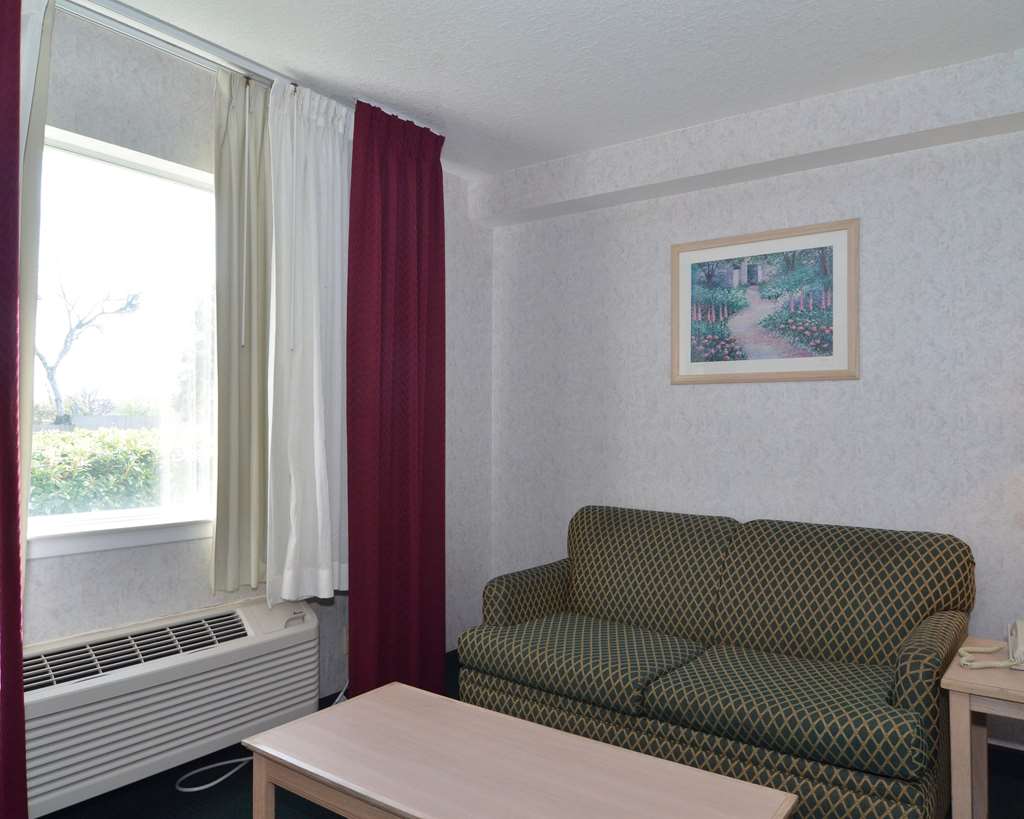 Econo Lodge San Antonio South - photo 21