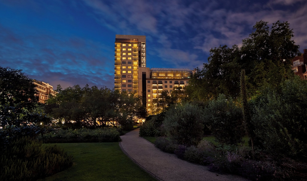 Jumeirah Carlton Tower