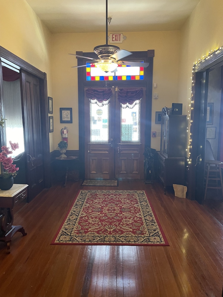 Grand Gables Inn Bed & Breakfast - photo 2