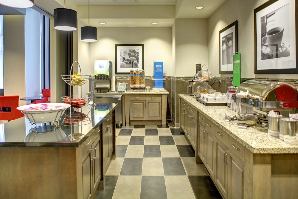 Hampton Inn & Suites Roanoke Downtown - photo 34