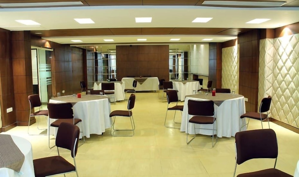 Hotel Apple Tree - carbon neutral hotel in Gurgaon