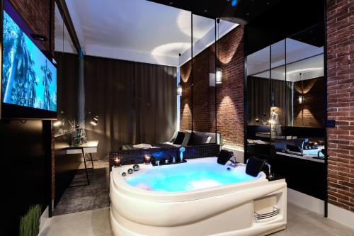 Starowislna VIP Apartamenty Jacuzzi — 4-Star Luxury Hotel in Krakow, Poland