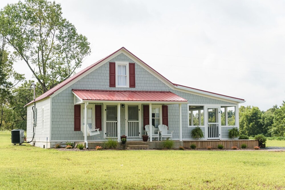The Little Farmhouse at Garrison Farmstead near Greensburg KY — 4-Star Luxury Hotel in Columbia, United States