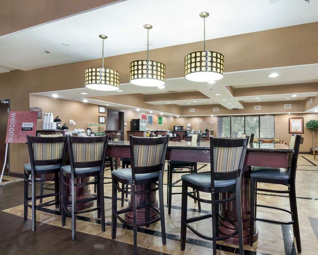 Comfort Suites Topeka Northwest - photo 32