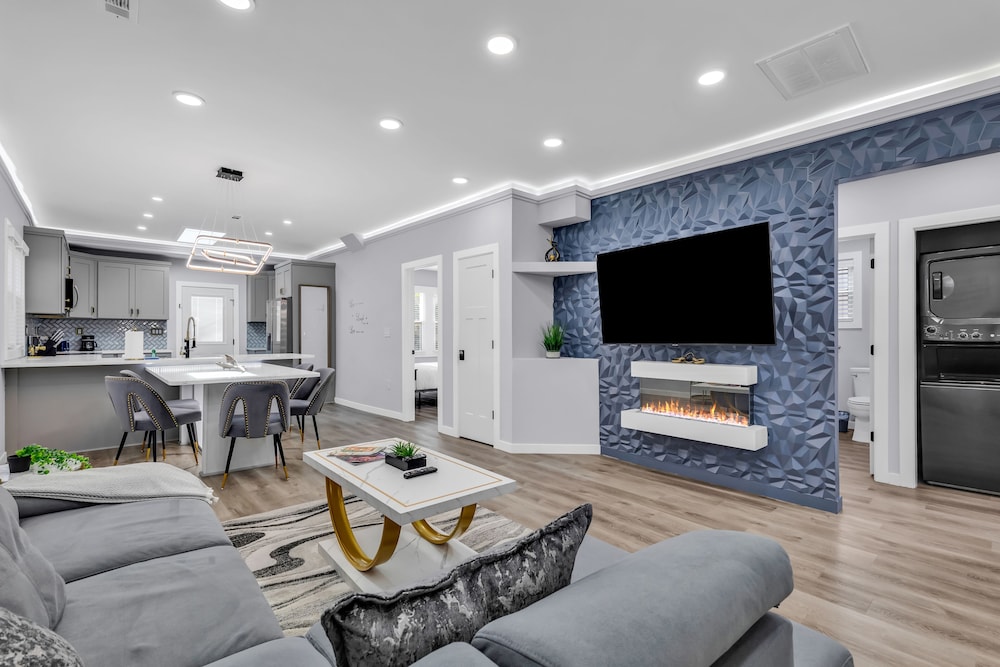 Spacious 3BR House in Charlotte — 4-Star Luxury Hotel in Charlotte, United States