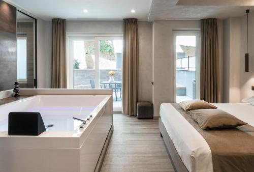 Junior Deluxe — 4-Star Luxury Hotel in Rome, Italy