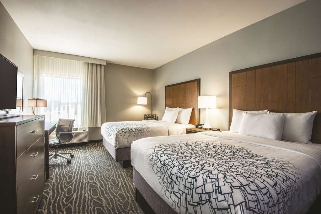 La Quinta Inn & Suites by Wyndham Kingman - photo 11