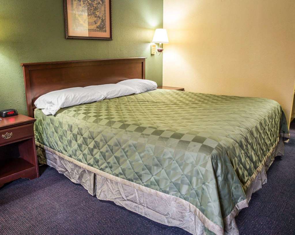 Rodeway Inn & Suites Plymouth Hwy 64 - photo 10