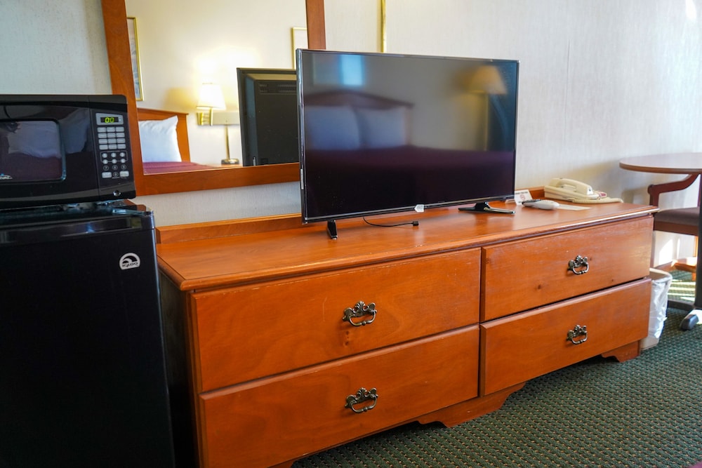 Sunset Inn Clarksville - photo 23