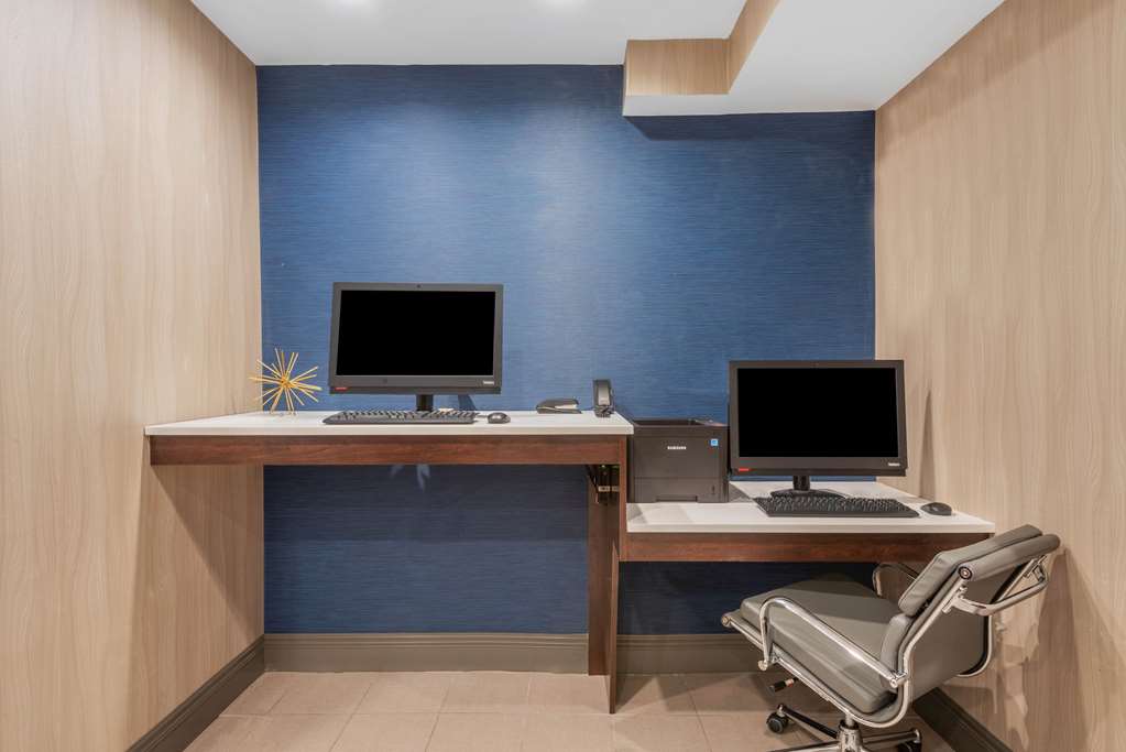 La Quinta Inn & Suites by Wyndham Aberdeen APG - photo 30