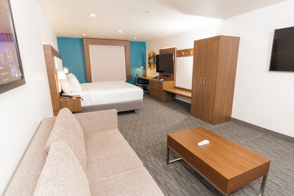 Holiday Inn Express Hotel & Suites Hollywood Walk of Fame by IHG - photo 17