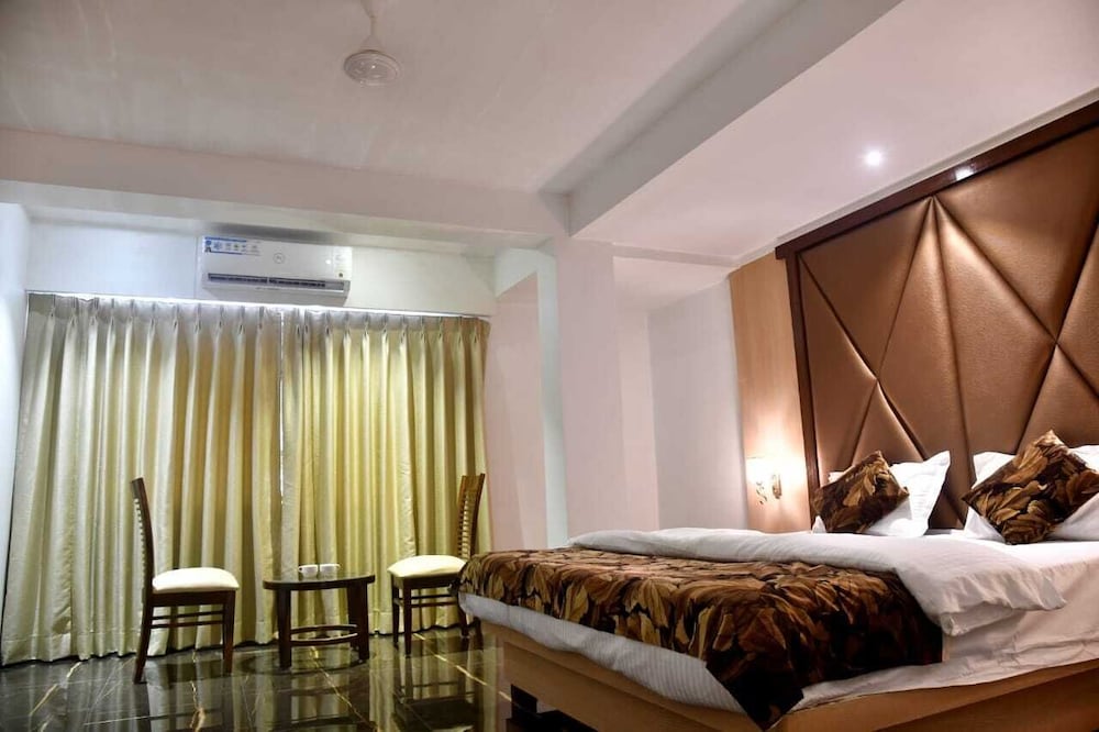 Hotel Monarch Center Point near Dahanu Beach Bordi — hotel in Dahanu