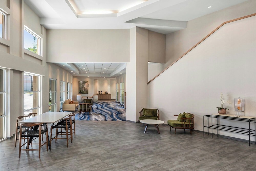 Fairfield Inn & Suites by Marriott San Jose Airport - photo 3