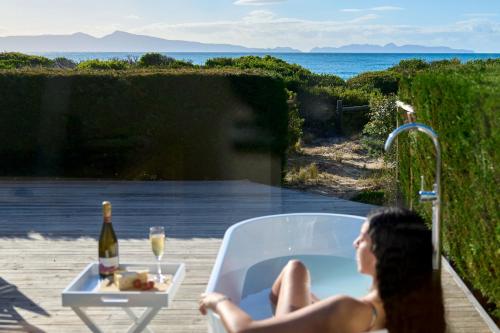 Southerlys Beach House — 4-Star Luxury Hotel in Swansea, Australia