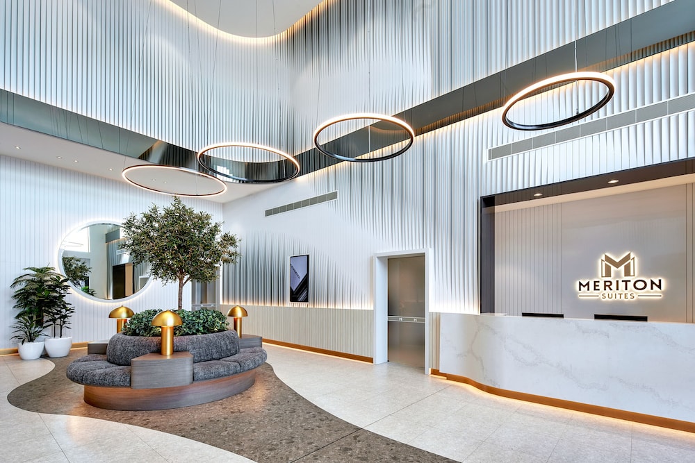 Meriton Suites Liverpool — 4-Star Luxury Hotel in Liverpool, Australia