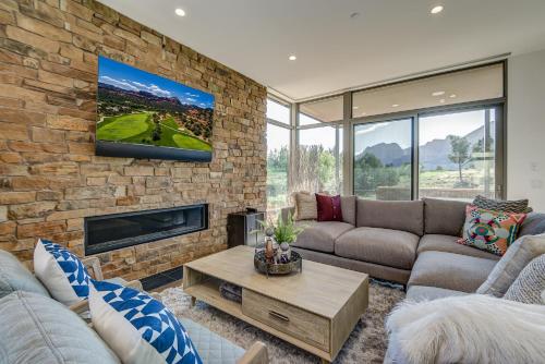 Complete Luxury Extras and Red Rock Vistas Exclusive Golf Community in Sedona, United States