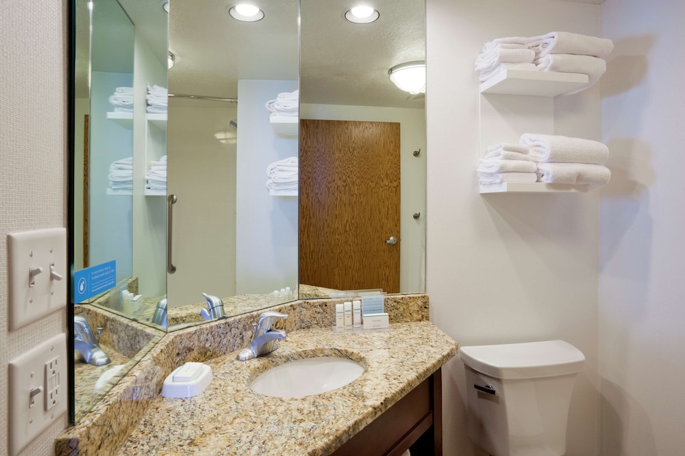 Hampton Inn Duluth Canal Park - photo 39