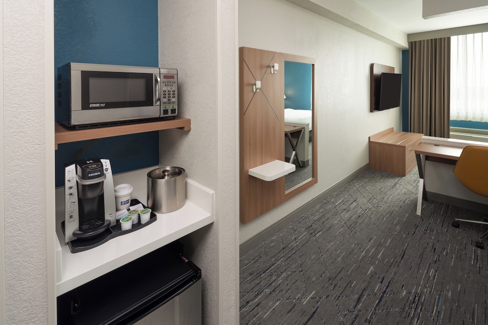 Holiday Inn Express Miami Airport Blue Lagoon Area by IHG - photo 5