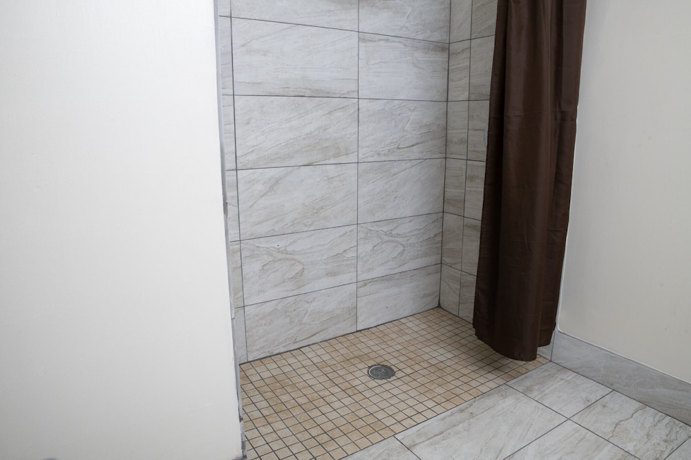 BlissPoint Inn & Suites - photo 22