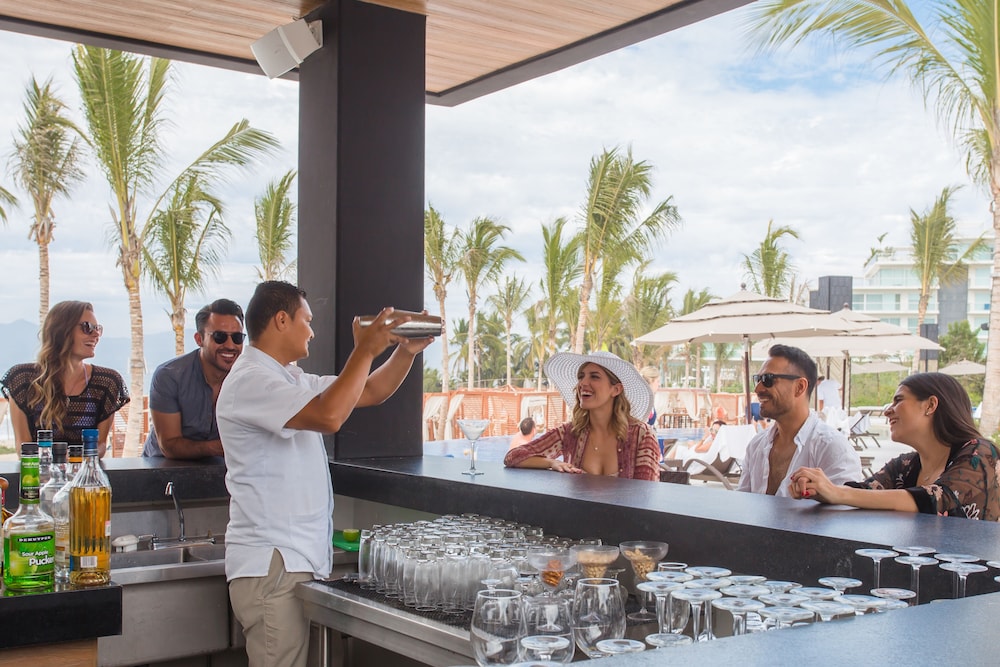Poolside bar