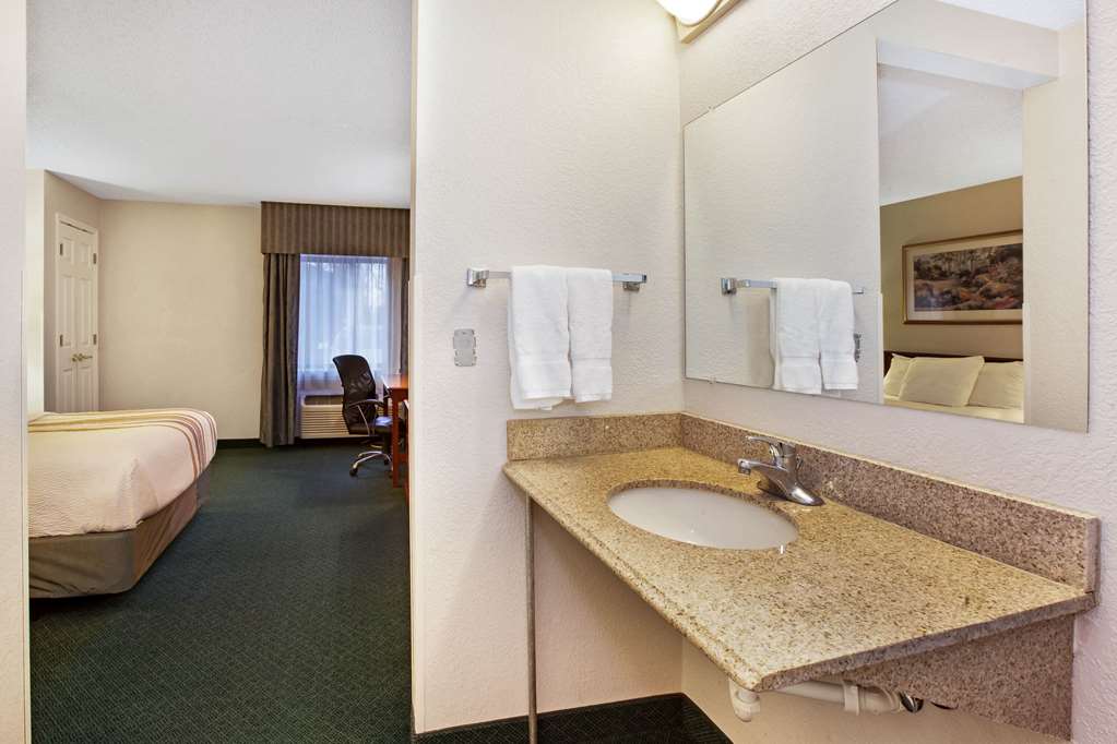 La Quinta Inn by Wyndham Detroit Canton - photo 24