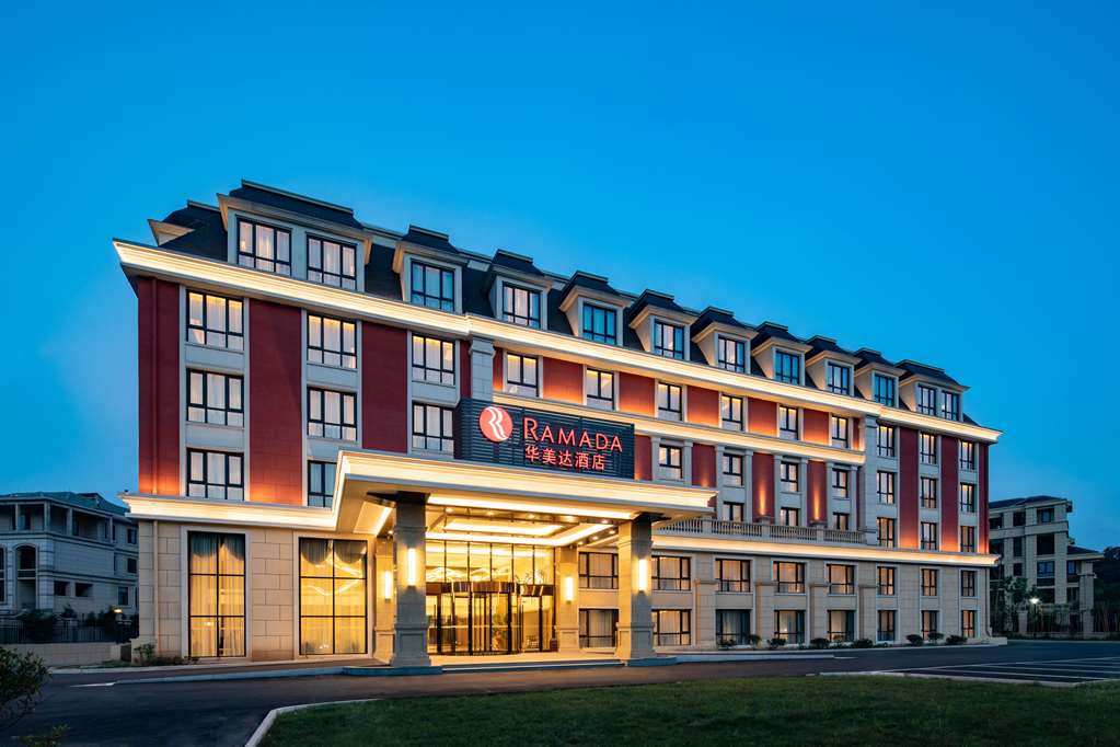 Ramada by Wyndham Zhenjiang City Center — hotel in Zhenjiang