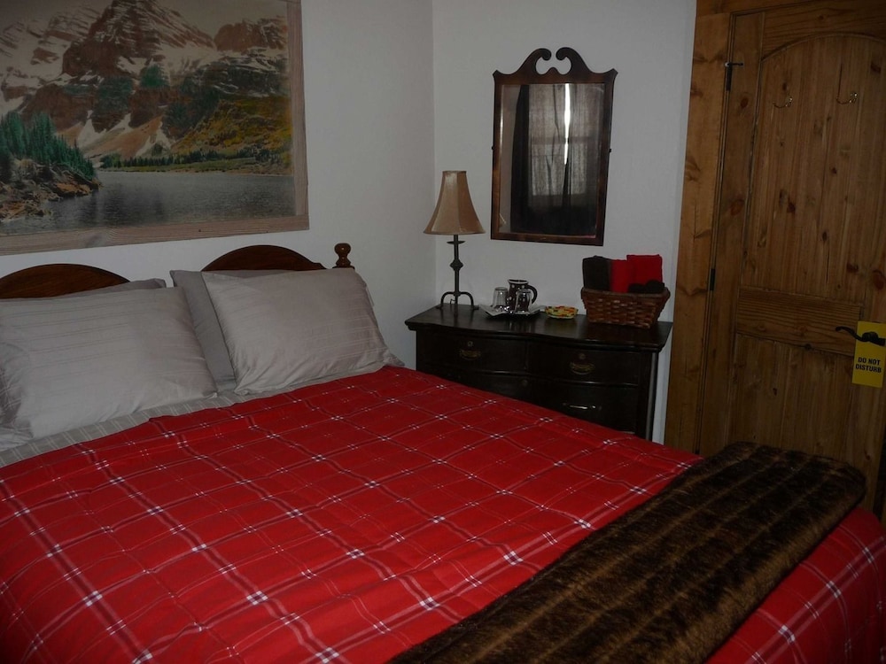 The Twin Lakes Inn - photo 6