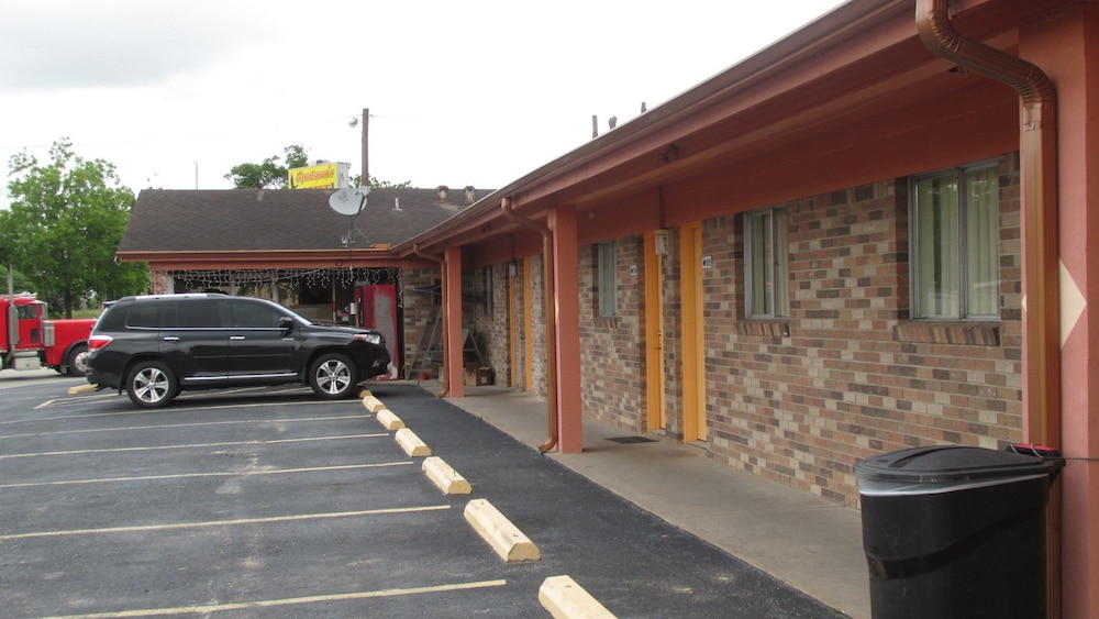 Sportsman Motel - photo 16
