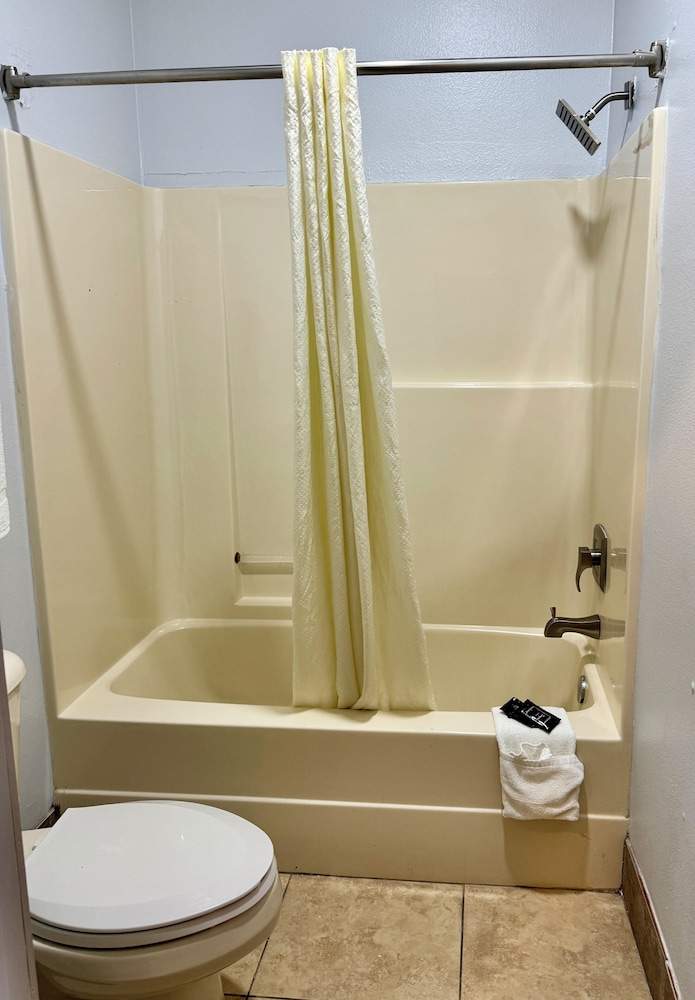 Texas Inn and Suites City Center at University Dr. - photo 24