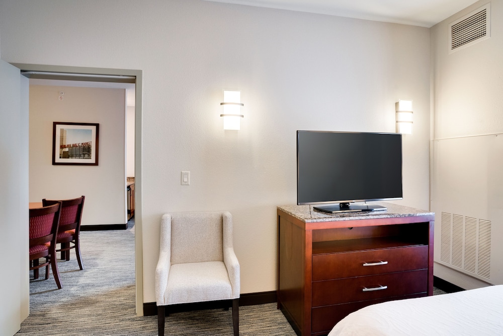 Hilton Garden Inn Milwaukee Airport - photo 26