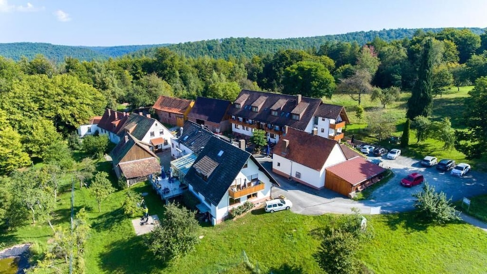 Hotel Landgasthof Oberschnorrhof - carbon neutral hotel in Aschaffenburg