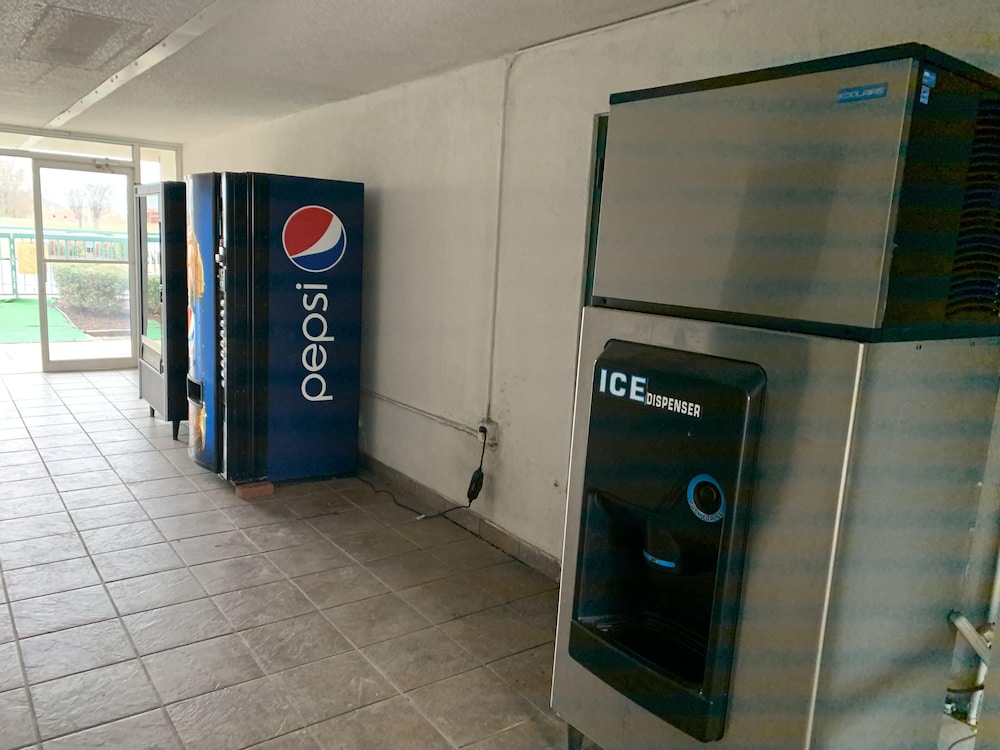 Days Inn & Suites by Wyndham Collierville Germantown Area - photo 4