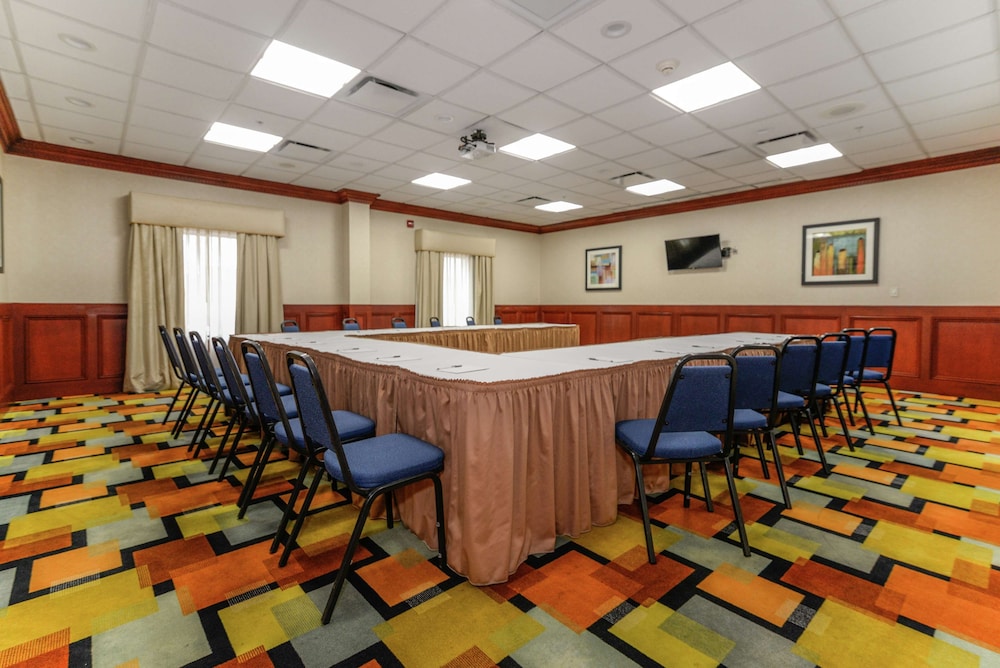 Hampton Inn & Suites Detroit Chesterfield Township - photo 52