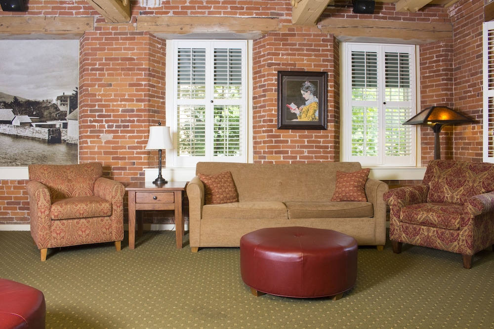 The Common Man Inn & Restaurant - photo 11