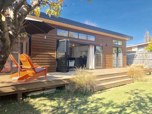 Modern Kowhai Cottage — 4-Star Luxury Hotel in Wanaka, New Zealand