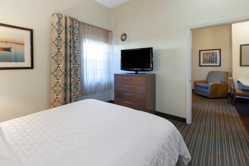 Candlewood Suites West Springfield by IHG - photo 14