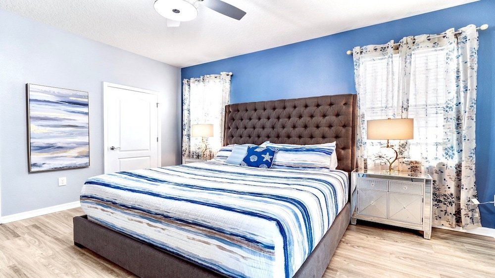 Family friendly Oasis With Game Room & Pool - photo 5