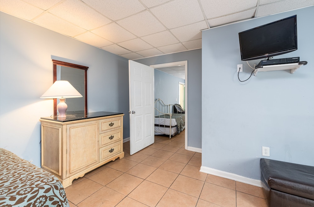 Hotel Charlee Villas by the Beach - photo 28