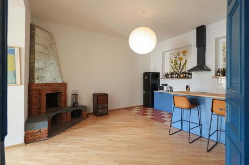 Charming 2BR Near Rooms Hotel By Wehost