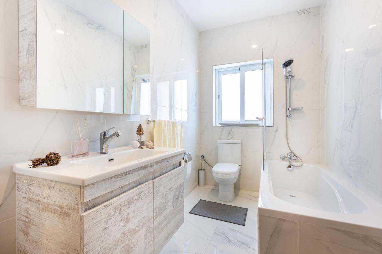 H3 Modern and Spacious 3 Bedroom Apartment — 4-Star Luxury Hotel in Saint John, Malta