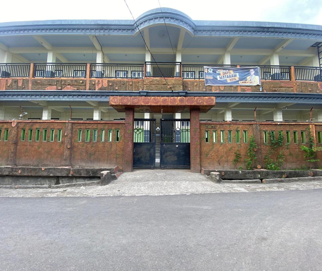 OYO Life 93401 Kos Putri Alamanda Syariah — hotel in Janapria