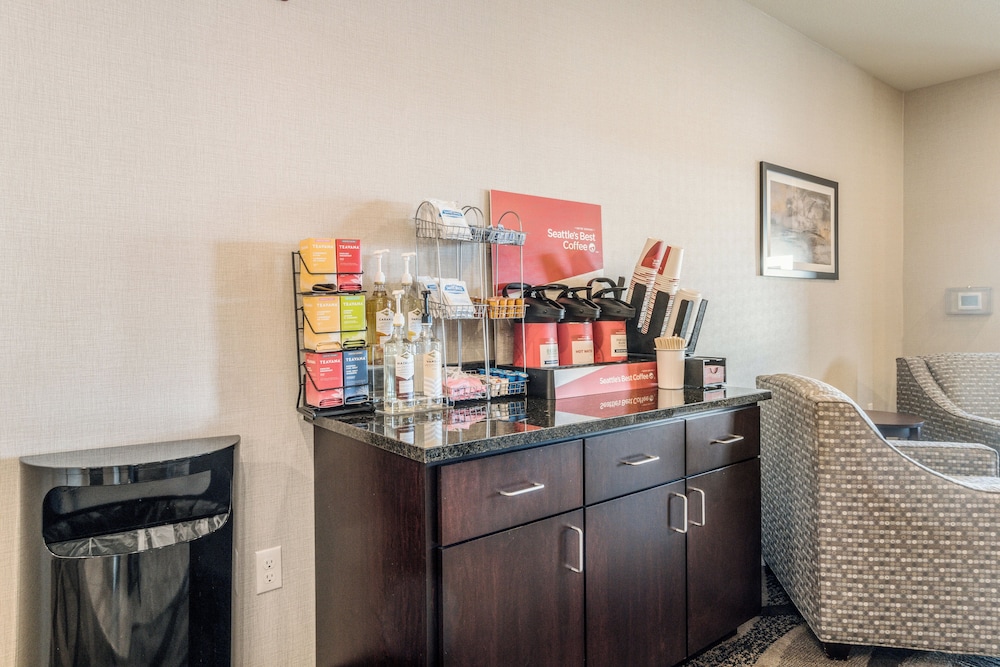 Cobblestone Hotel & Suites Newport - photo 46