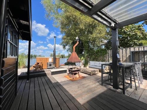 New The Cabana With Sauna and Hot Tub on a lake near Amsterdam