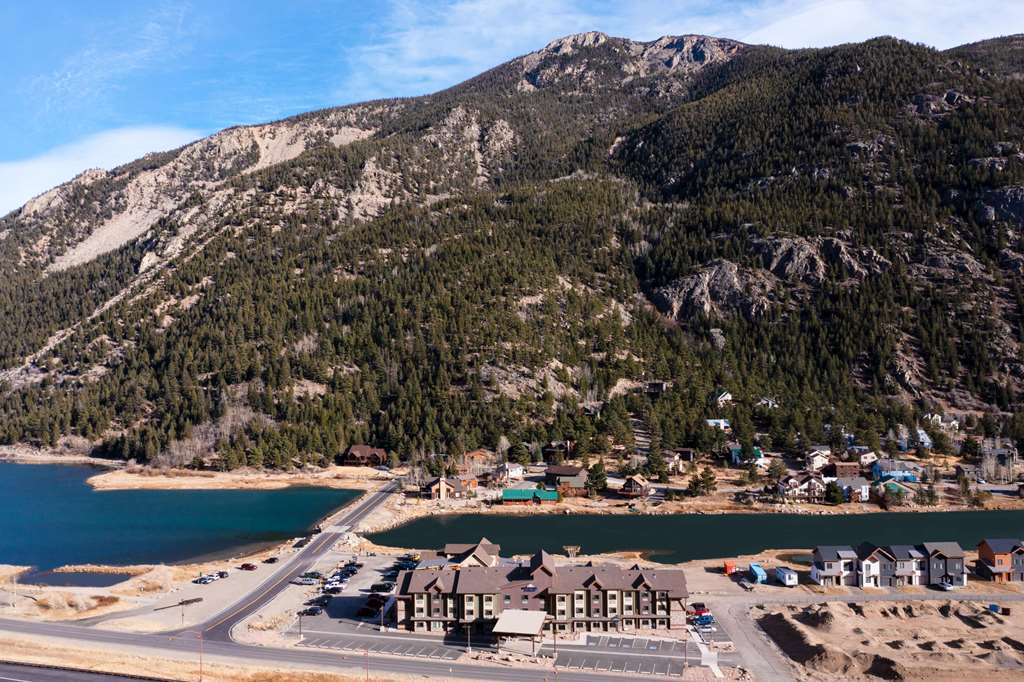 Microtel Inn & Suites by Wyndham Georgetown Lake - photo 4